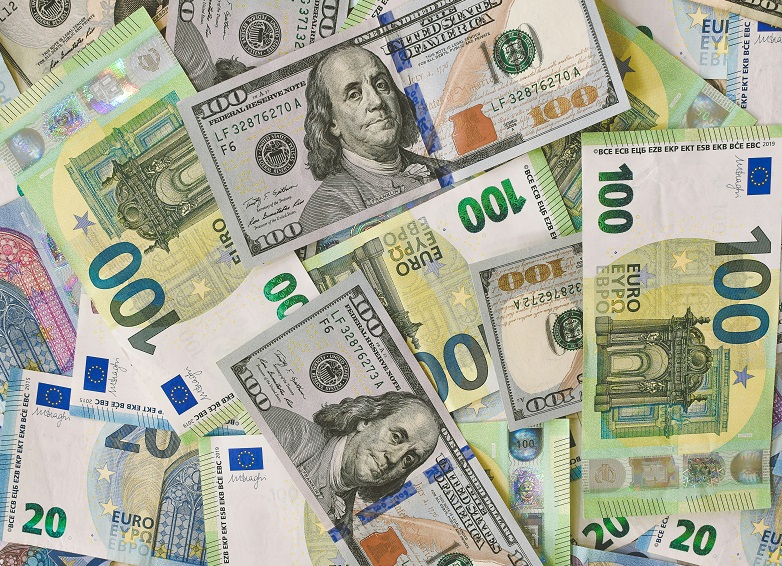 An experienced strategy advisor role in startup fundraising